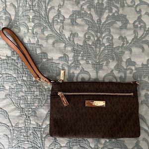 Michael kors wrist wallet